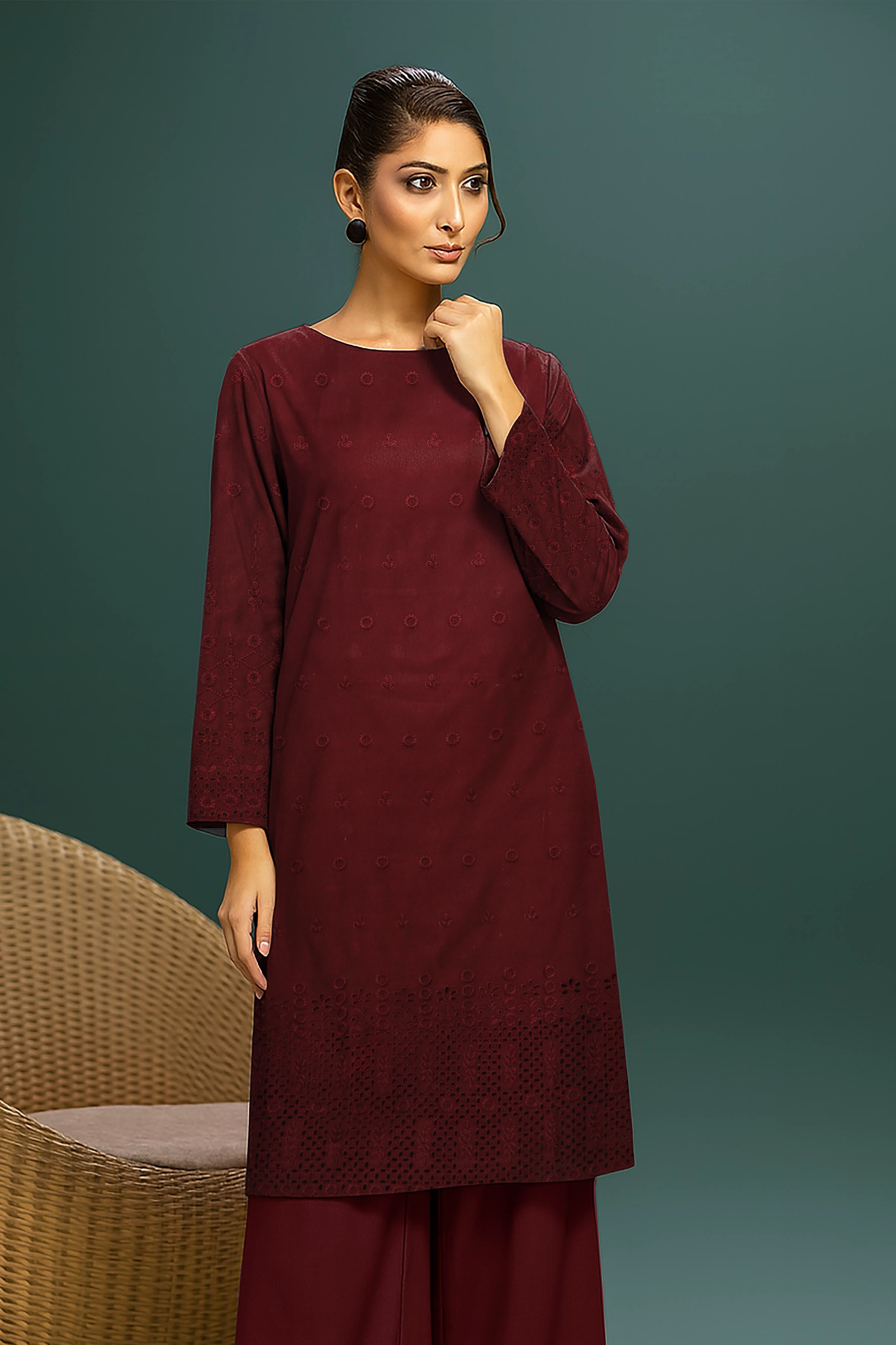 MAHOOR – 2-Piece Khaddar Embroidered Suit