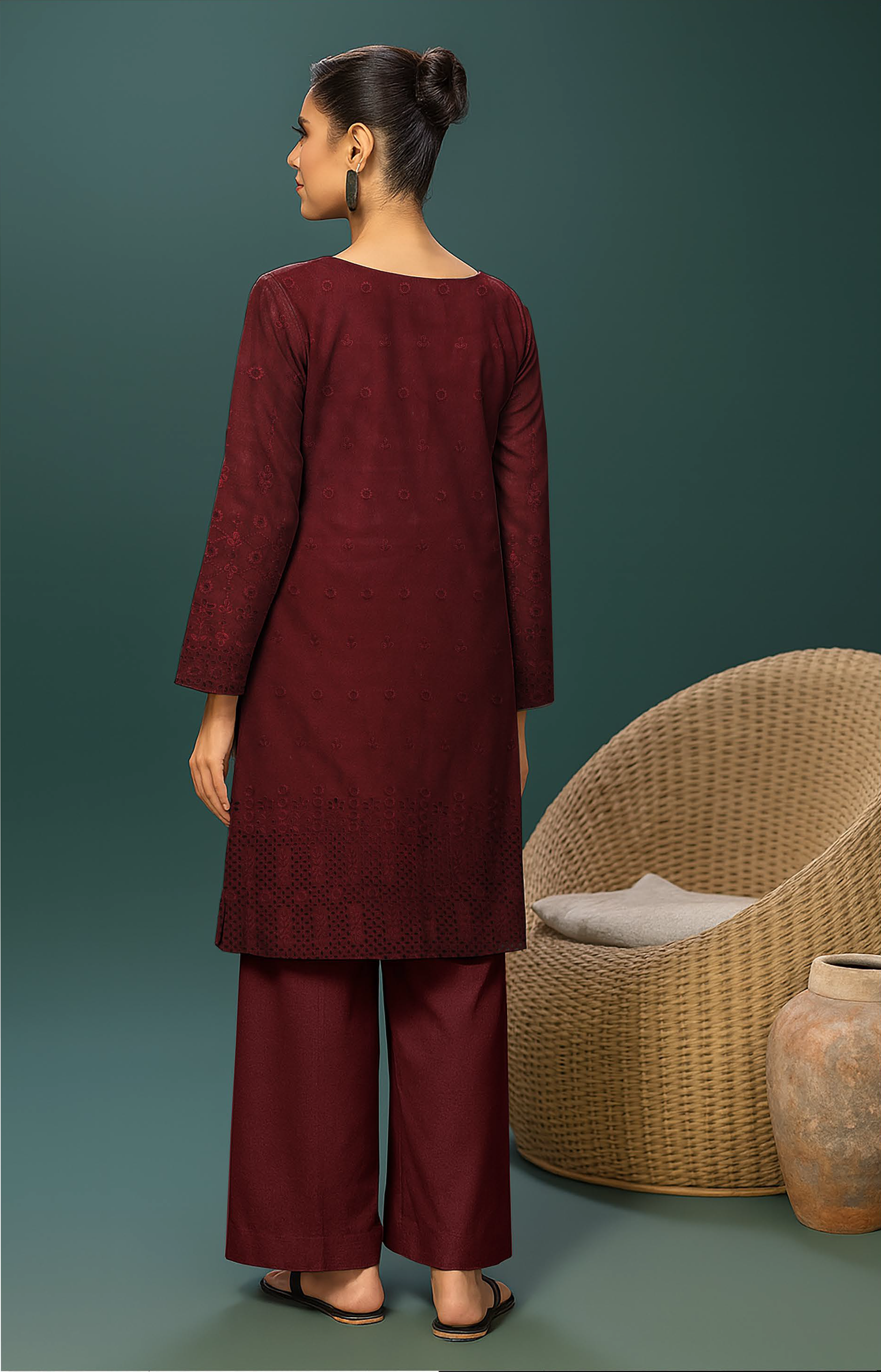 MAHOOR – 2-Piece Khaddar Embroidered Suit