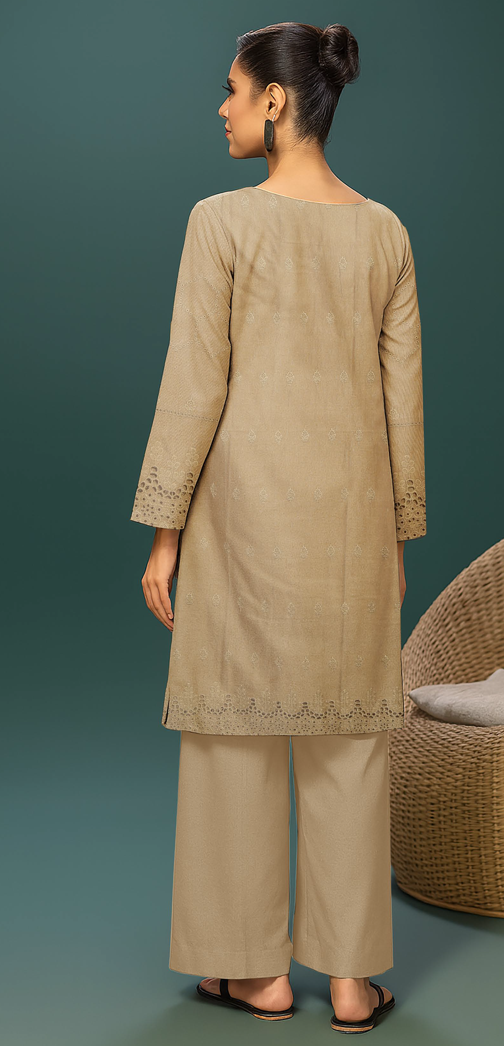 MAHOOR – 2-Piece Khaddar Embroidered Suit