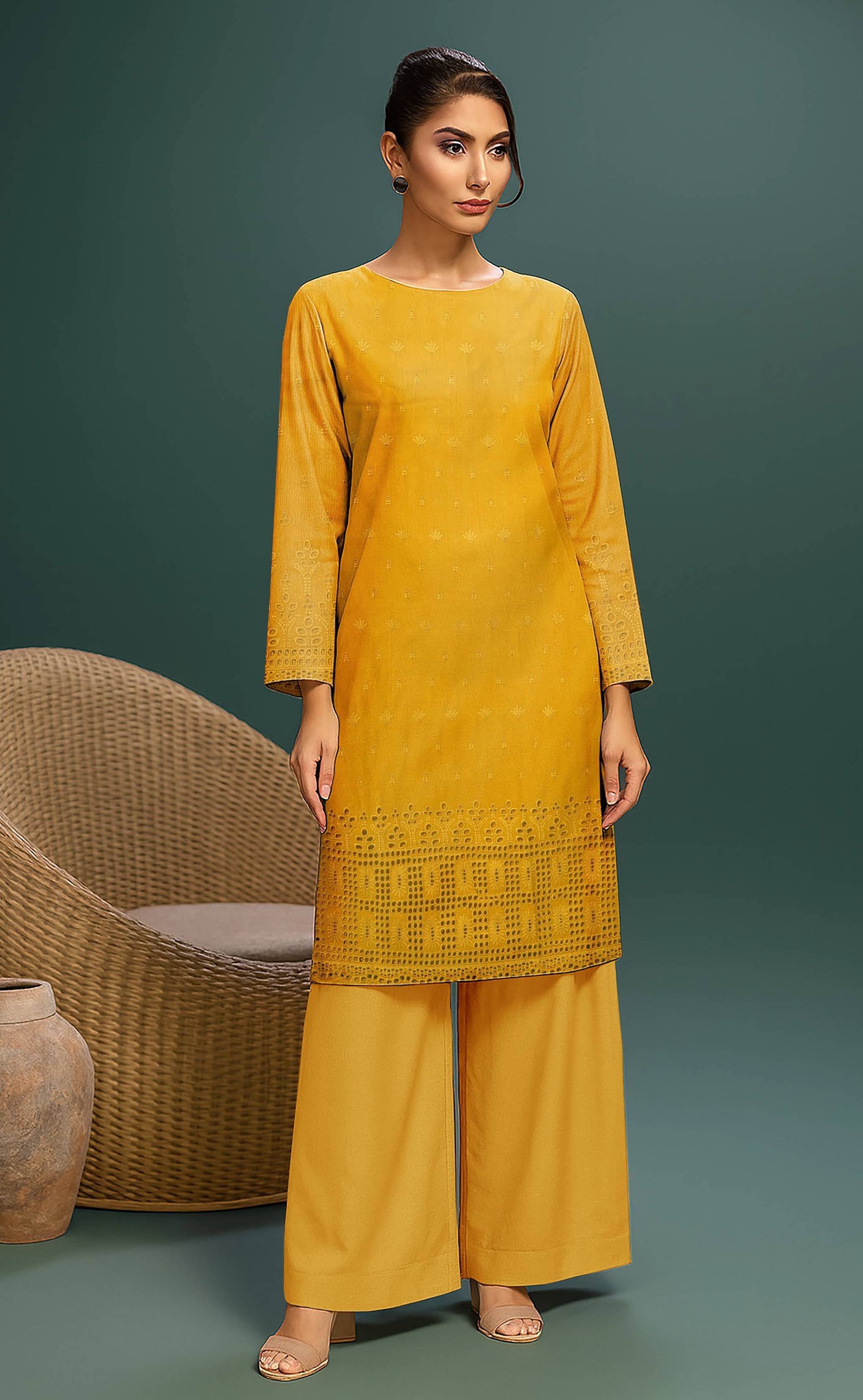 MAHOOR – 2-Piece Khaddar Embroidered Suit