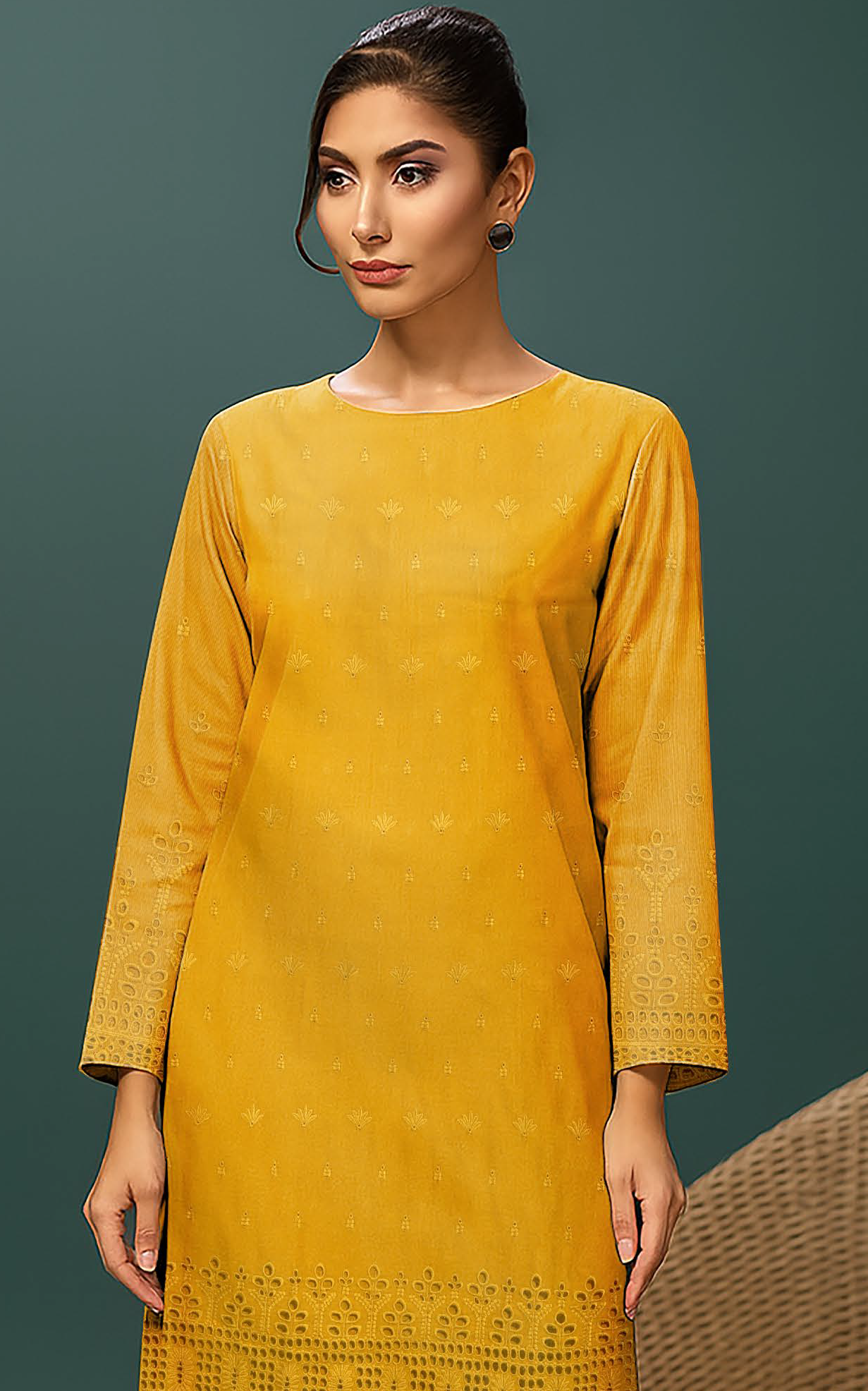 MAHOOR – 2-Piece Khaddar Embroidered Suit