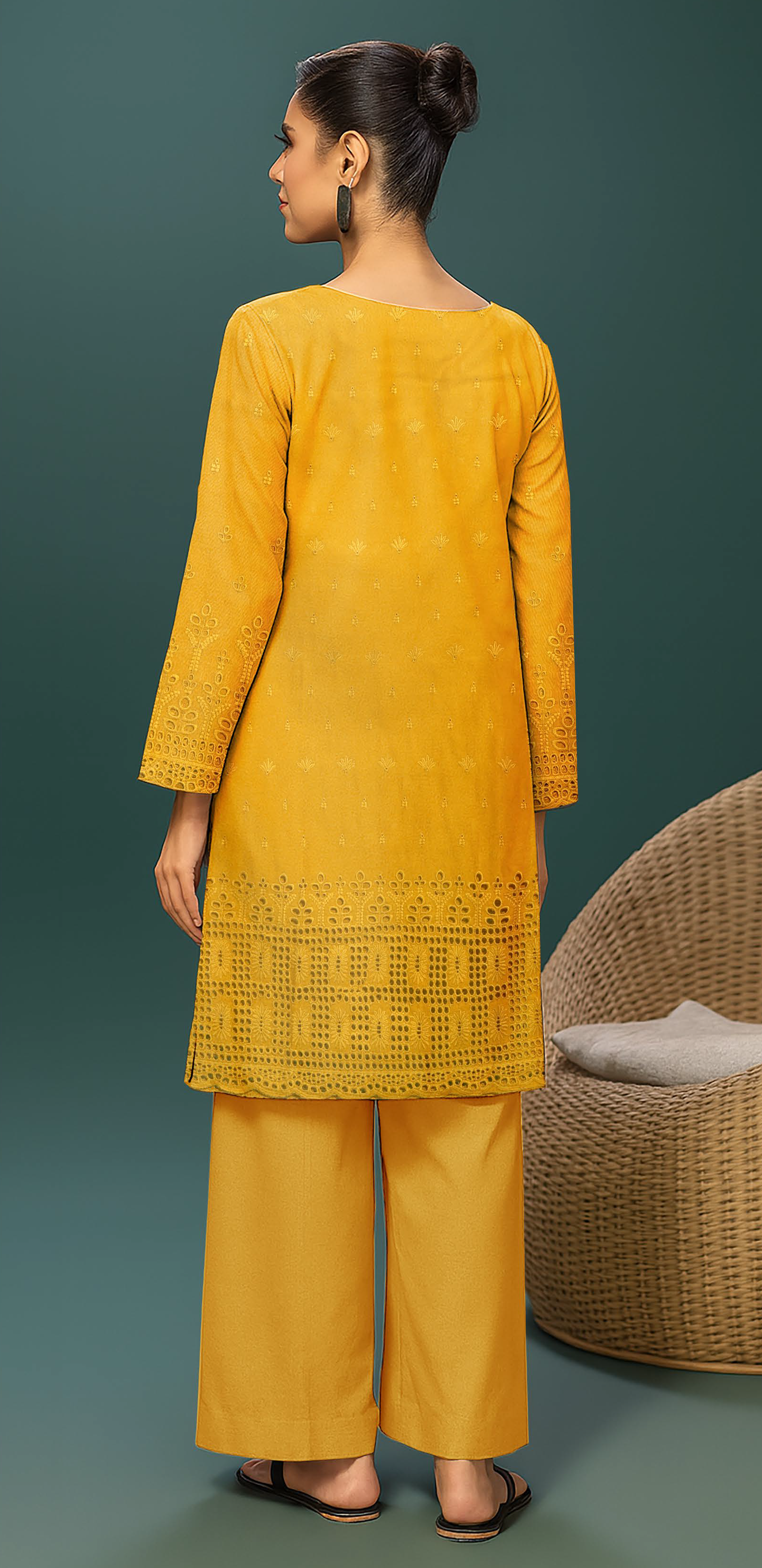 MAHOOR – 2-Piece Khaddar Embroidered Suit
