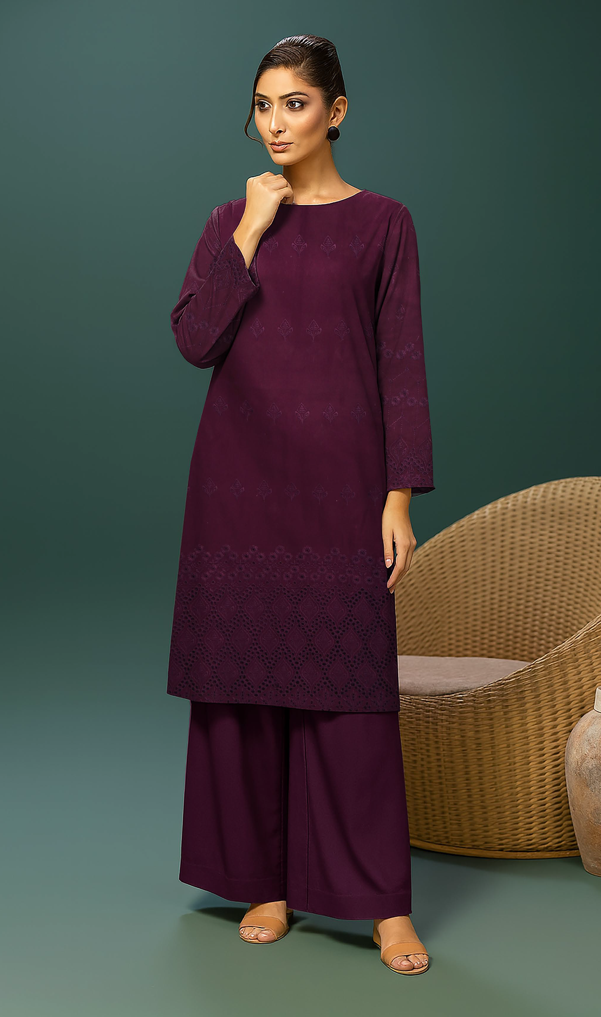 MAHOOR – 2-Piece Khaddar Embroidered Suit