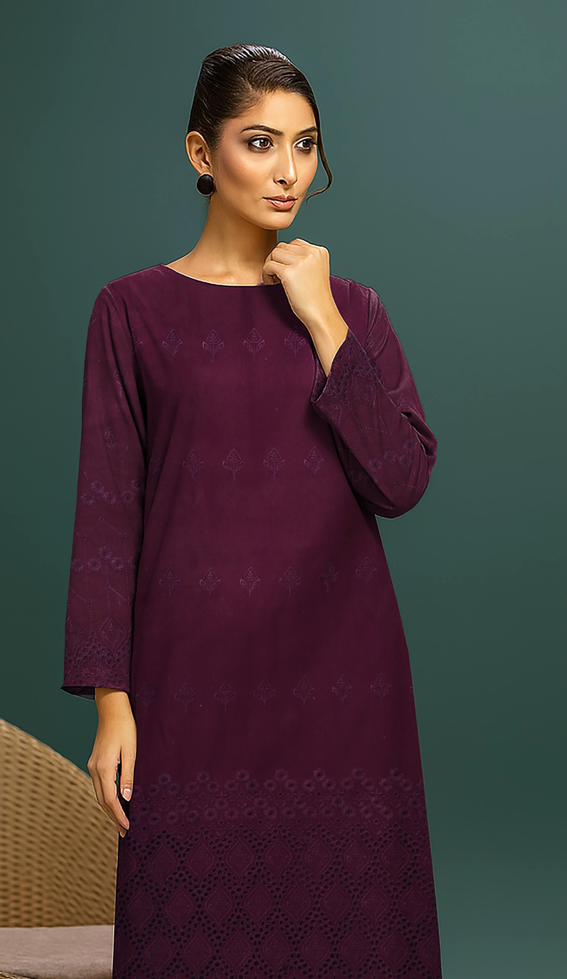 MAHOOR – 2-Piece Khaddar Embroidered Suit