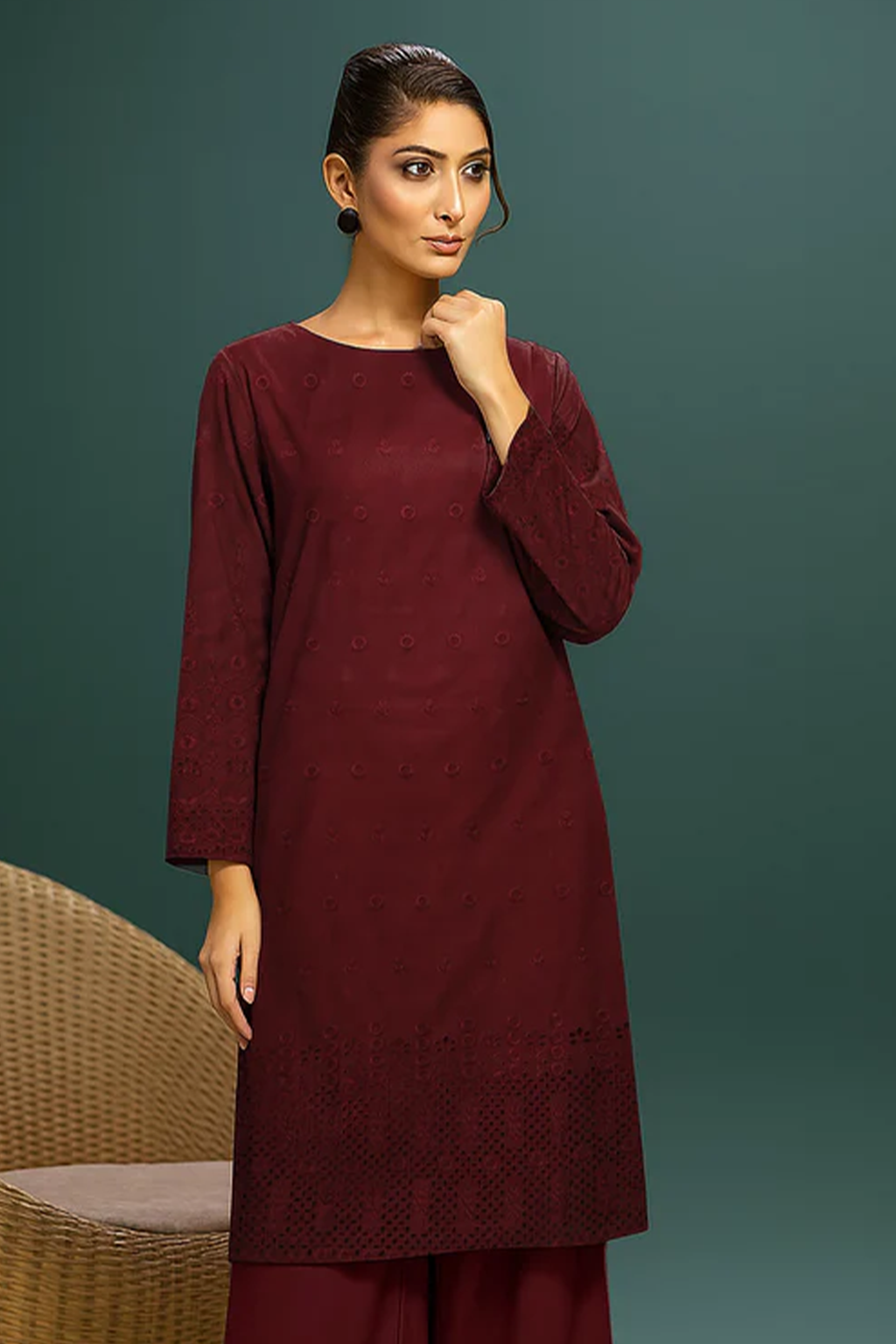 MAHOOR – 2-Piece Khaddar Embroidered Suit