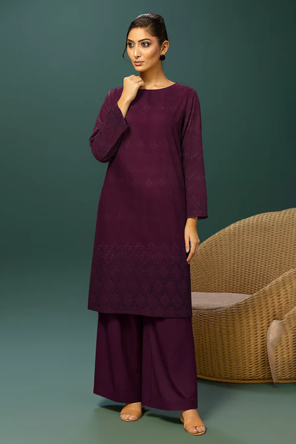 MAHOOR – 2-Piece Khaddar Embroidered Suit