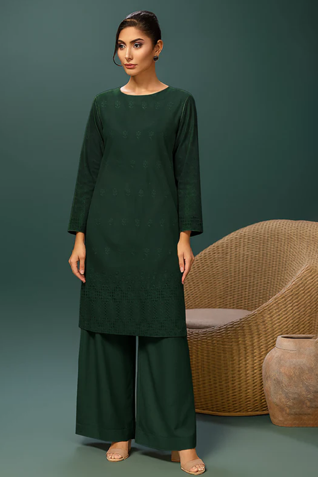 MAHOOR – 2-Piece Khaddar Embroidered Suit