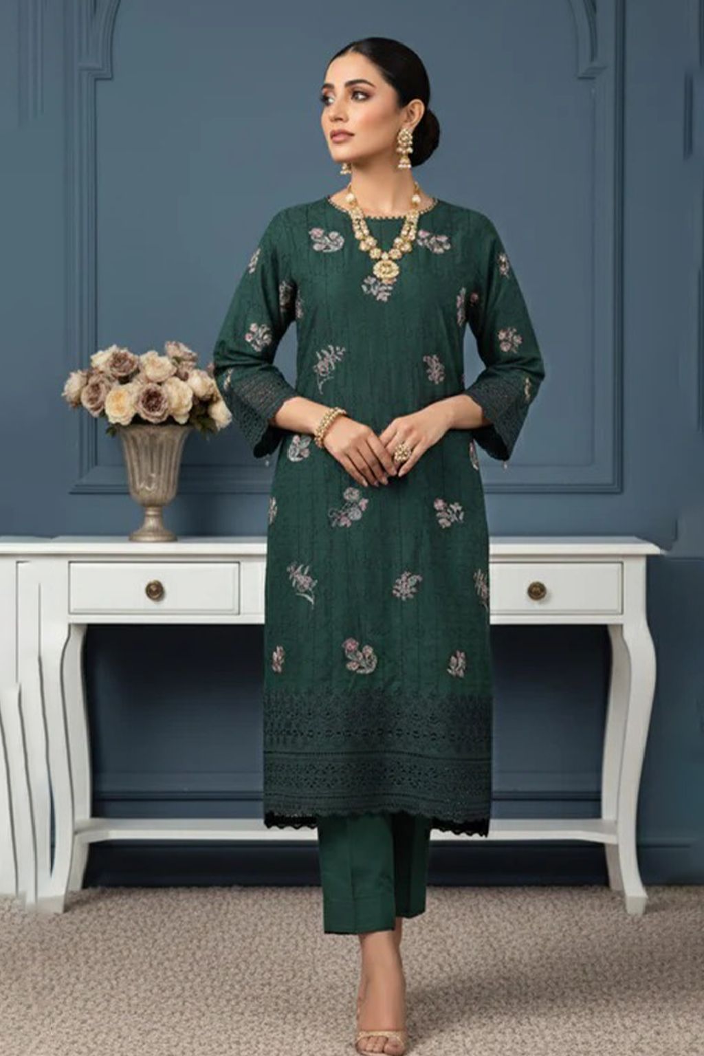 MAHOOR – 2-Piece Cambric Chikankari Suit