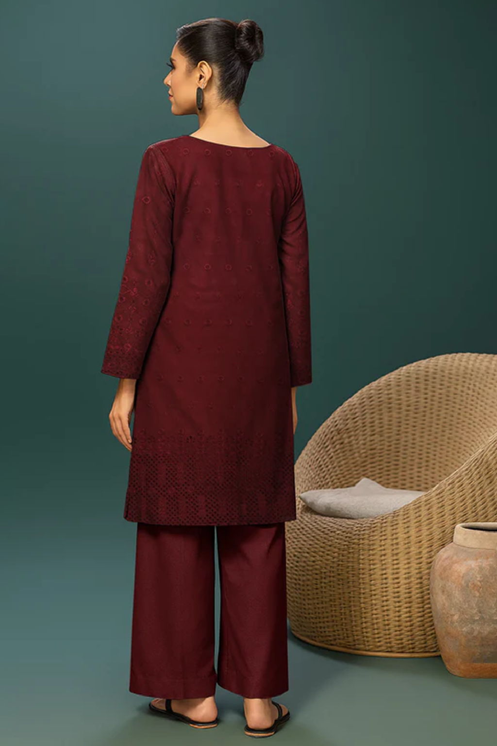 MAHOOR – 2-Piece Khaddar Embroidered Suit