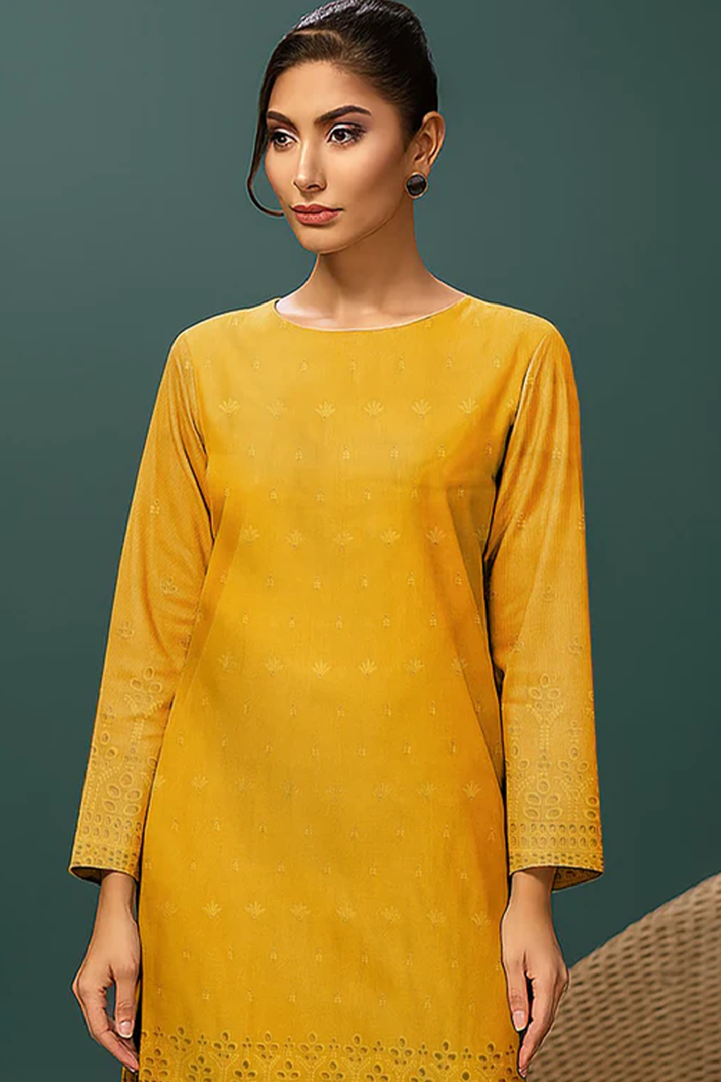 MAHOOR – 2-Piece Khaddar Embroidered Suit