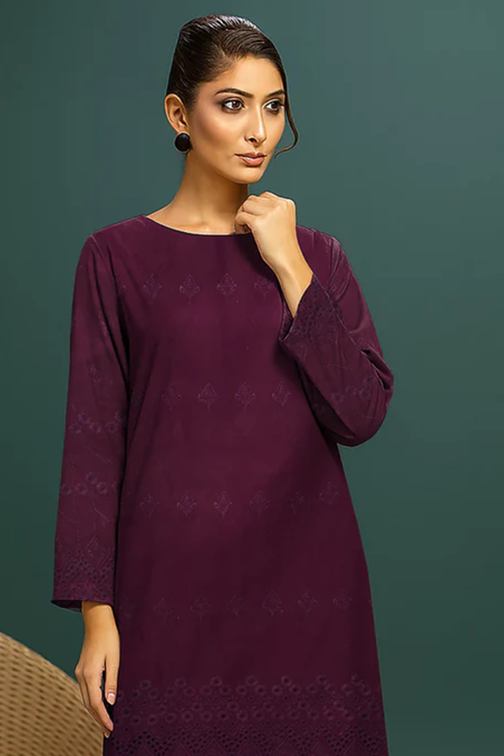 MAHOOR – 2-Piece Khaddar Embroidered Suit