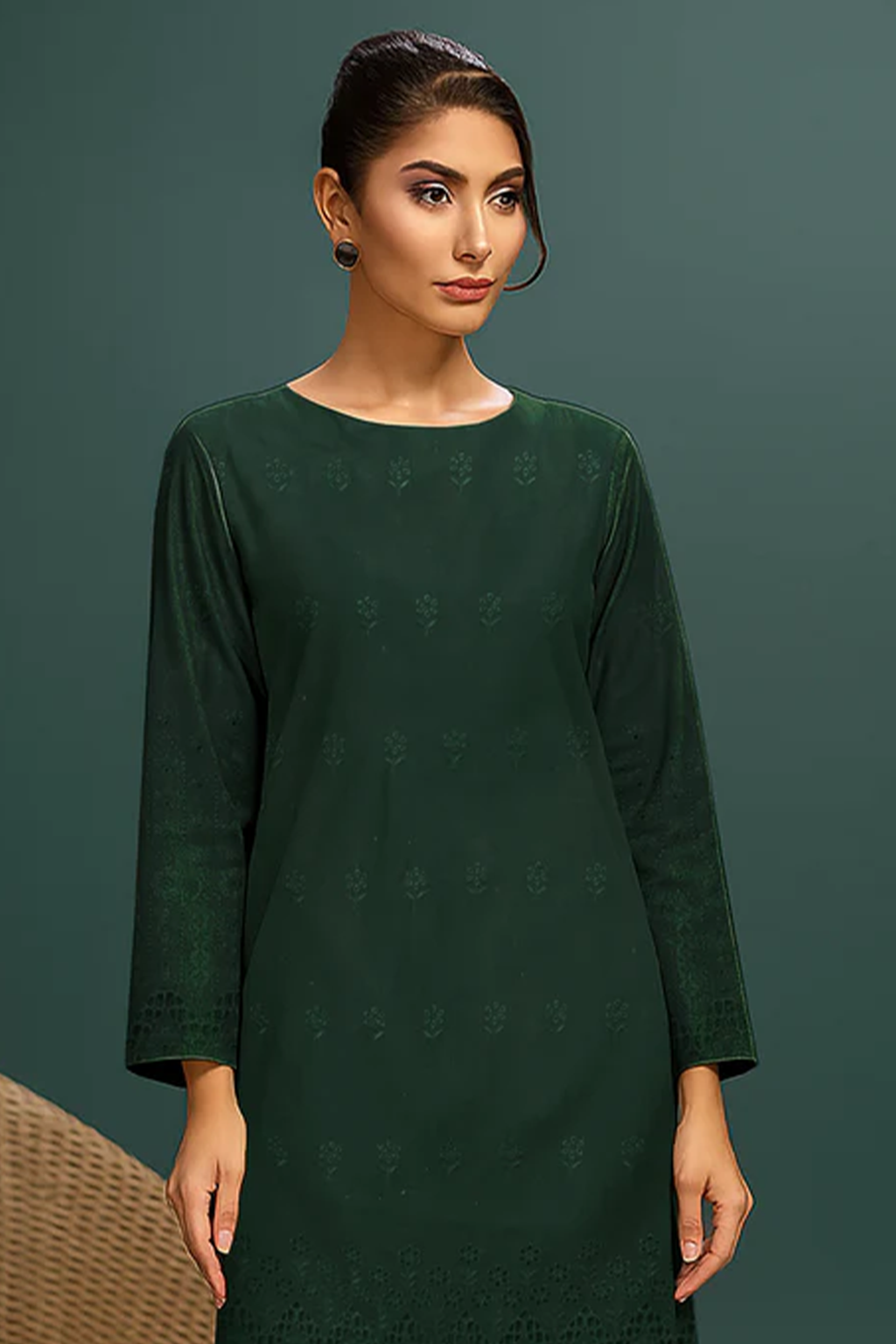 MAHOOR – 2-Piece Khaddar Embroidered Suit