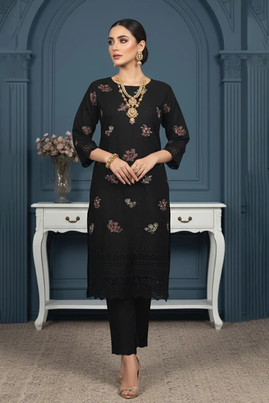 MAHOOR – 2-Piece Cambric Chikankari Suit