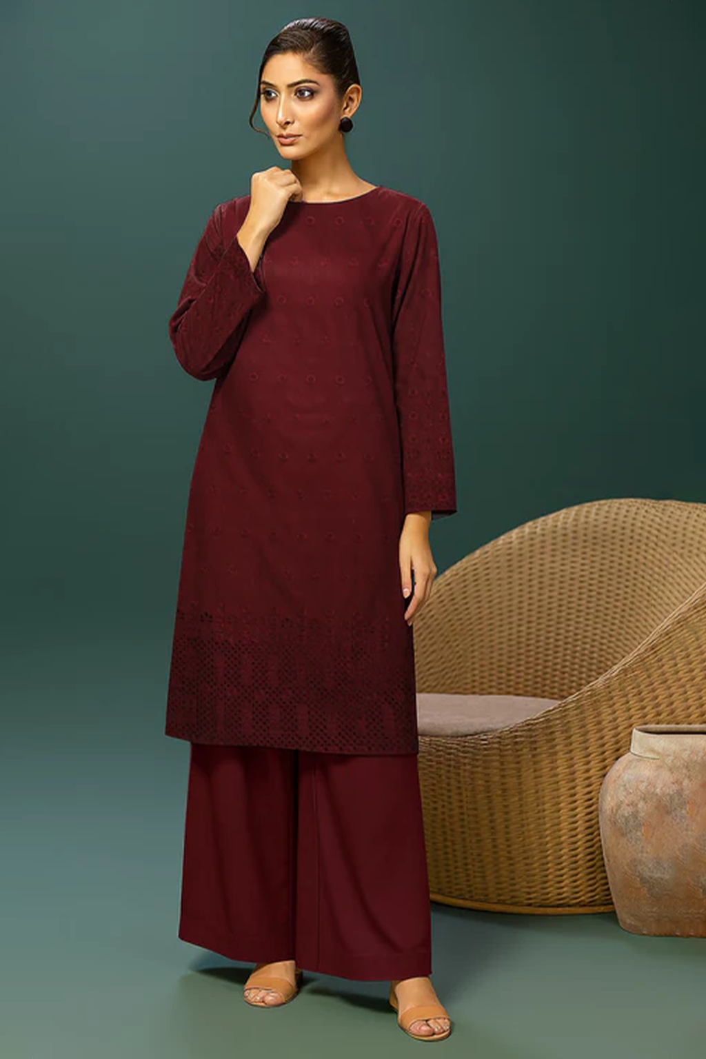 MAHOOR – 2-Piece Khaddar Embroidered Suit
