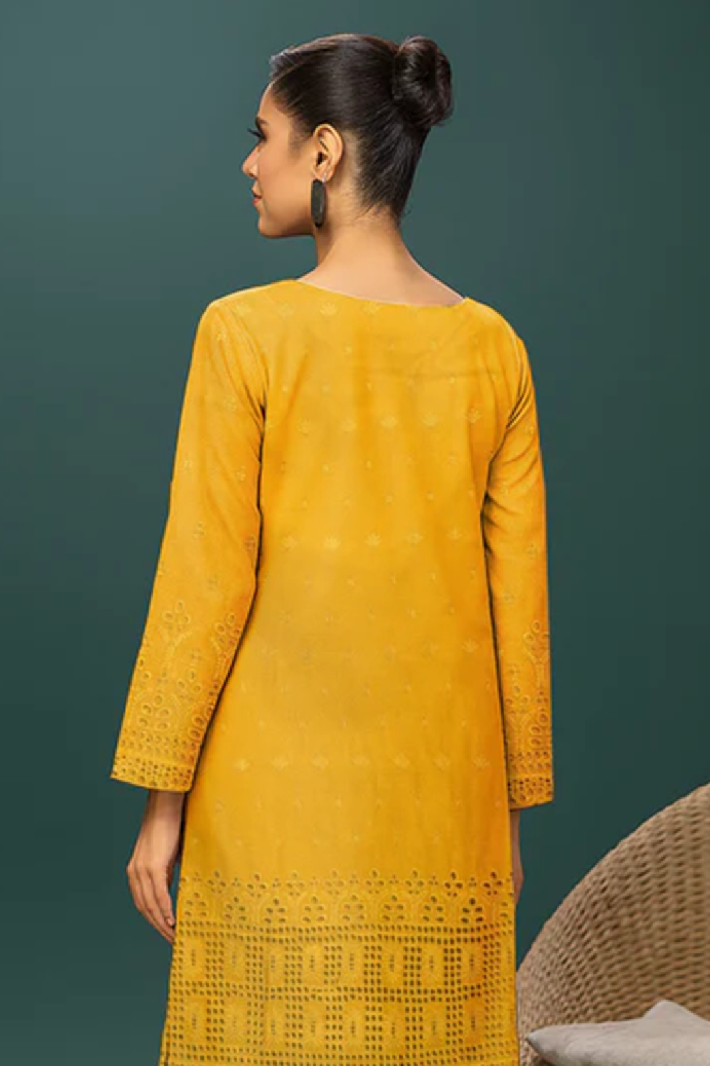 MAHOOR – 2-Piece Khaddar Embroidered Suit